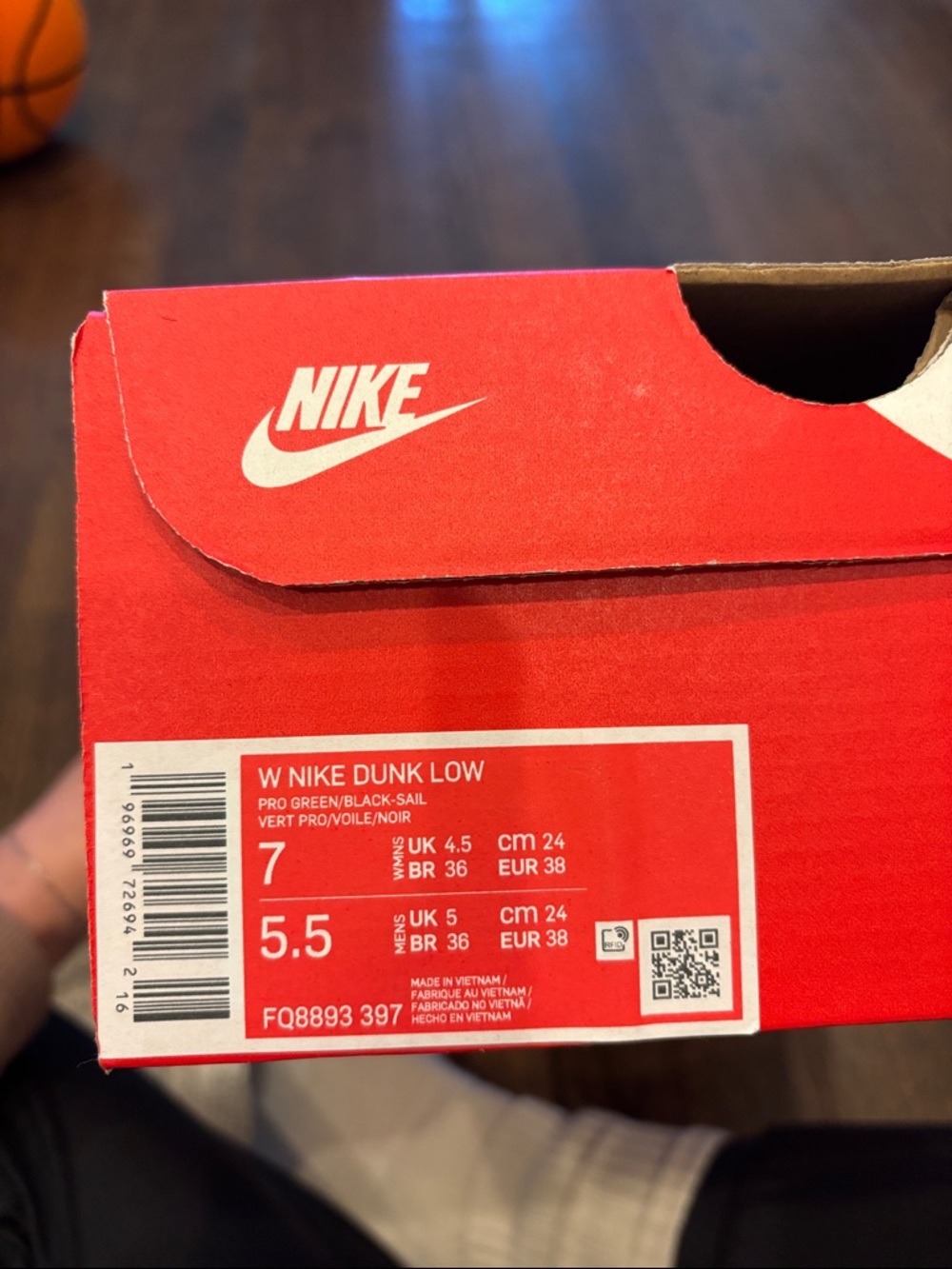 Women’s Nike Dunk Low Green White Black - Picture 7 of 10